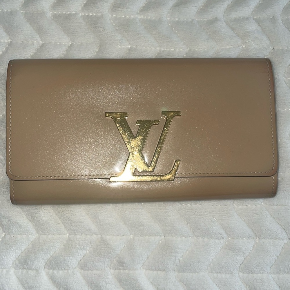 Pre-loved Louis Vuitton Patent Louise Wallet Dune